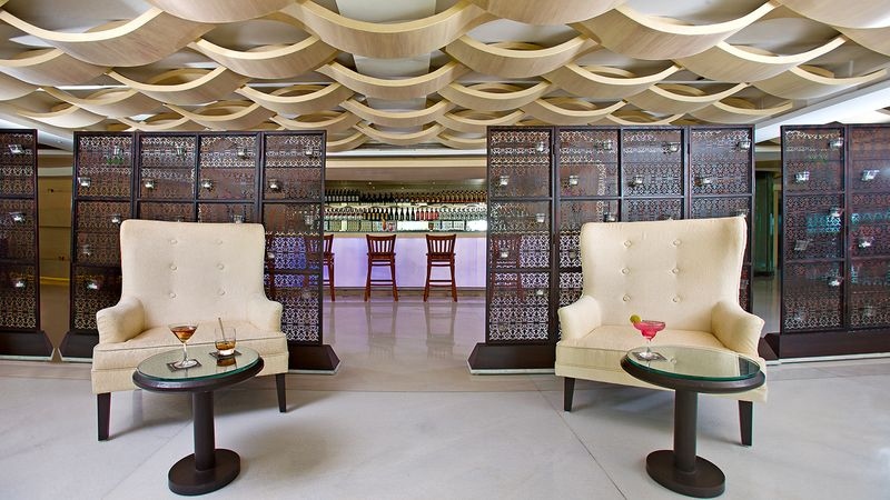 LOUNGE BAR