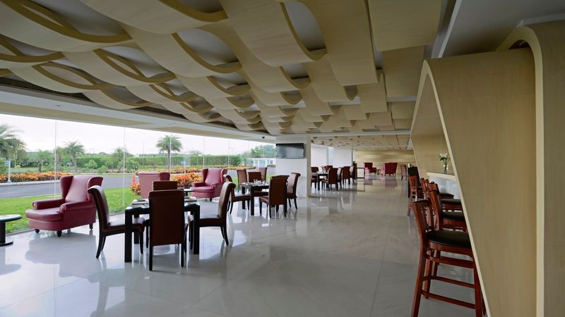 LOUNGE BAR