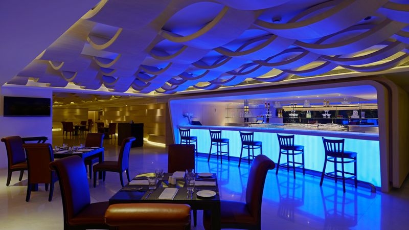 LOUNGE BAR